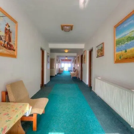 Retro Nadas Vendeghaz Bed & Breakfast *