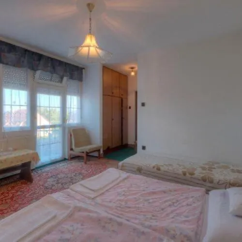 Retro Nadas Vendeghaz B&B Balatonlelle